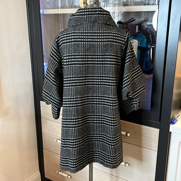 Anthropologie Hazel black & Gray Plaid Swing Coat Sz Medium BIG buttons ¾ sleeve - Picture 4 of 17